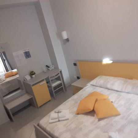 Affittacamere Borgata Marina Roseto Capo Spulico Exteriör bild