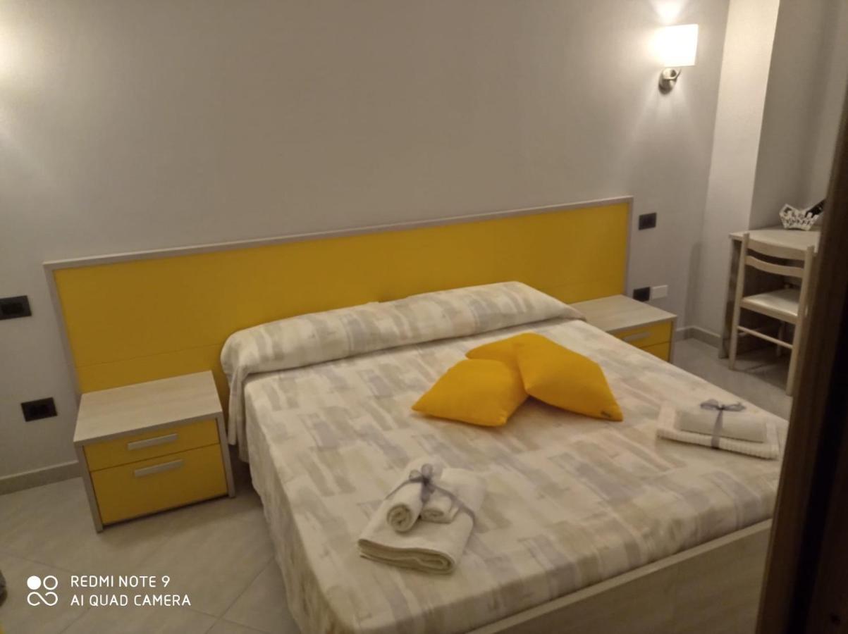 Affittacamere Borgata Marina Roseto Capo Spulico Exteriör bild