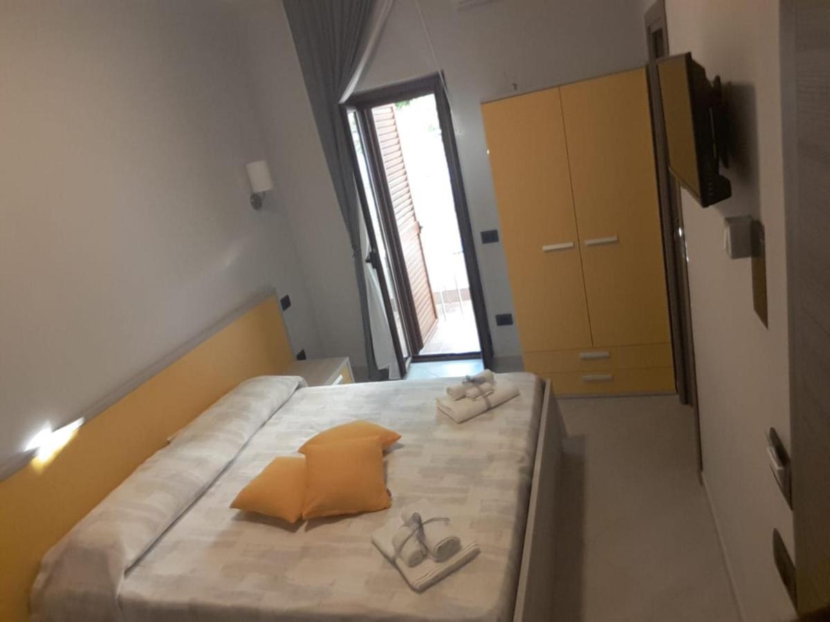Affittacamere Borgata Marina Roseto Capo Spulico Exteriör bild