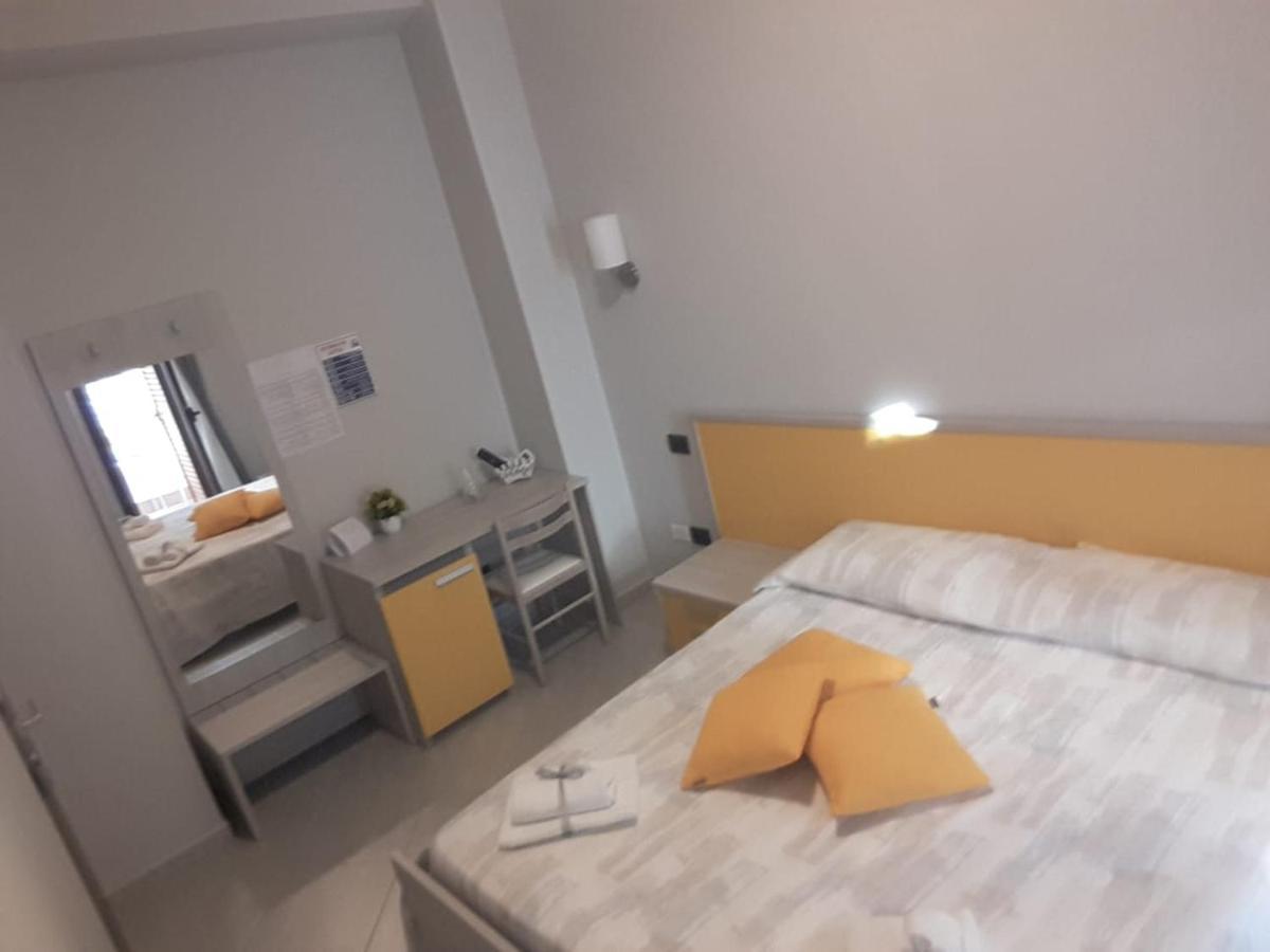 Affittacamere Borgata Marina Roseto Capo Spulico Exteriör bild