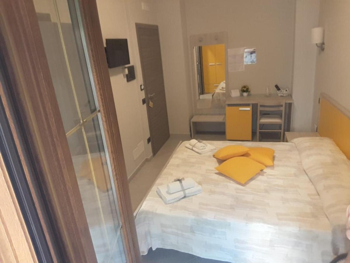 Affittacamere Borgata Marina Roseto Capo Spulico Exteriör bild